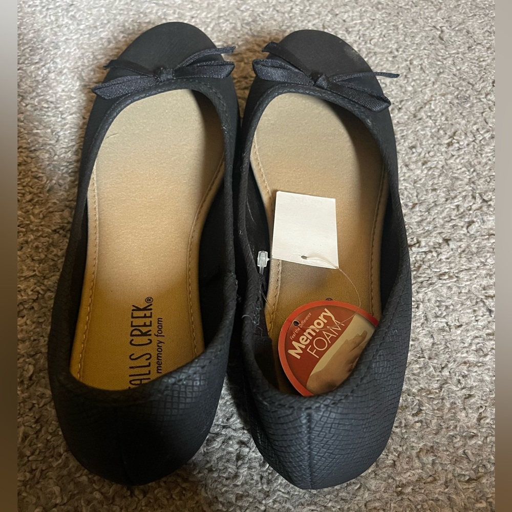 Falls creek women’s flats size 8 NWOB